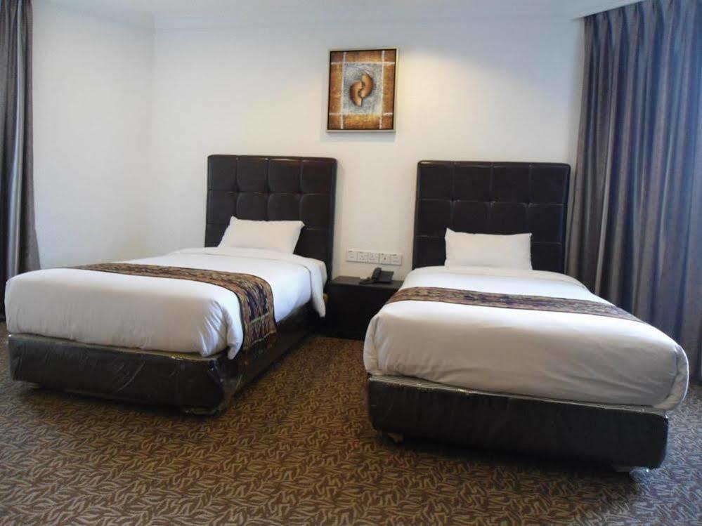 Regent Hotel Bintulu Exterior photo